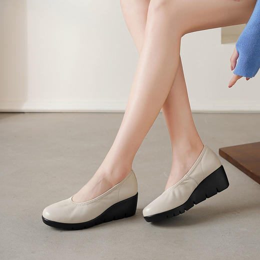 【秋季新款】西村名物2025年秋季新款舒适软底浅口单鞋妈妈鞋T25AE16131 商品图2