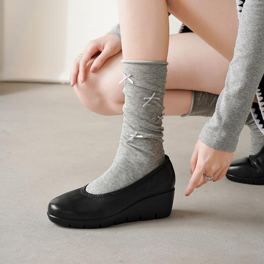 【秋季新款】西村名物2025年秋季新款舒适软底浅口单鞋妈妈鞋T25AE16131 商品图4