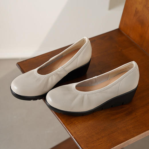 【秋季新款】西村名物2025年秋季新款舒适软底浅口单鞋妈妈鞋T25AE16131 商品图8