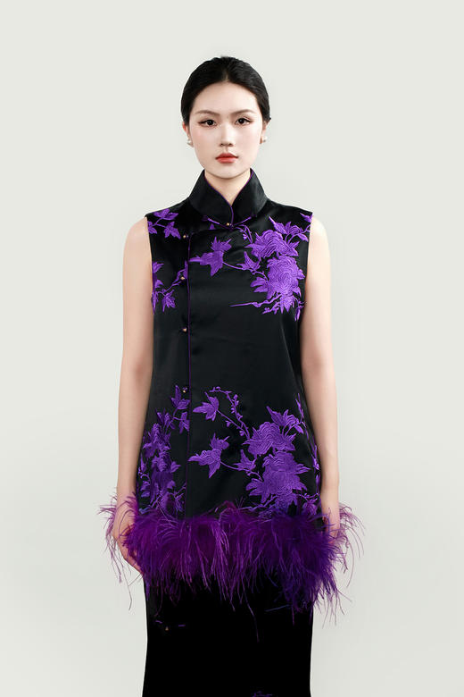 盛唐婧| 重磅三醋酸刺绣琵琶襟驼鸟毛马甲 商品图0