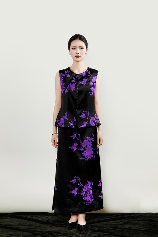 盛唐婧| 重磅三醋酸刺绣修身开叉半身裙 商品图0