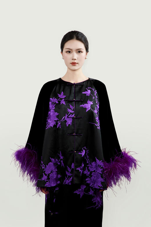 盛唐婧| 重磅三醋酸刺绣拼真丝绒驼鸟毛外套 商品图0