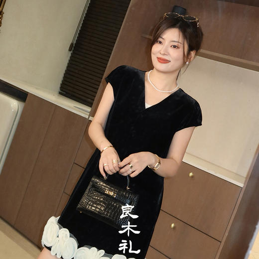 【不退不换】良木礼丝绒花朵裙（X7272） 商品图2