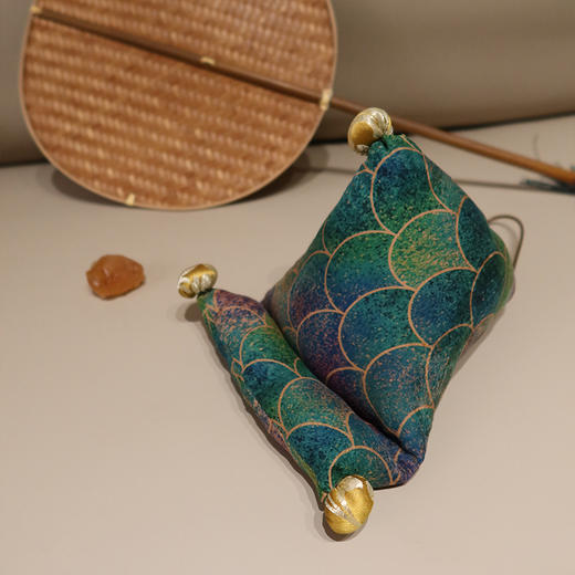 【预售7天，不退不换】良木礼手机沙发配饰（X73105） 商品图3