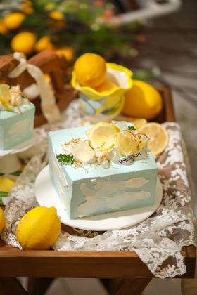 椰香藻蓝柠檬蛋糕