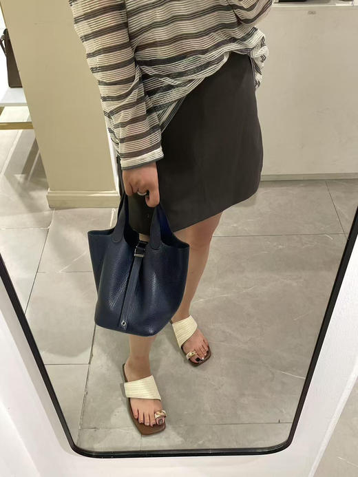 爱马仕 菜篮子18 Togo皮 午夜蓝拼色手柄 银扣 手提包 商品图3