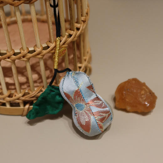 【预售7天，不退不换】良木礼宋锦花生挂件（X7335） 商品图1