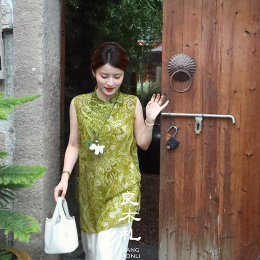 【不退不换】良木礼丝绒烧花上衣（X7427） 商品图1