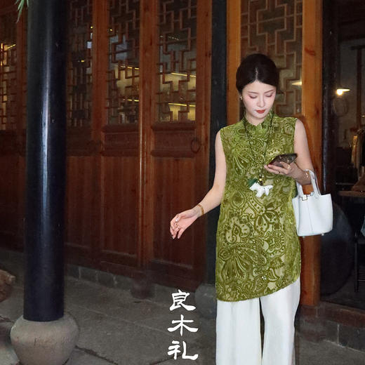 【不退不换】良木礼丝绒烧花上衣（X7427） 商品图0