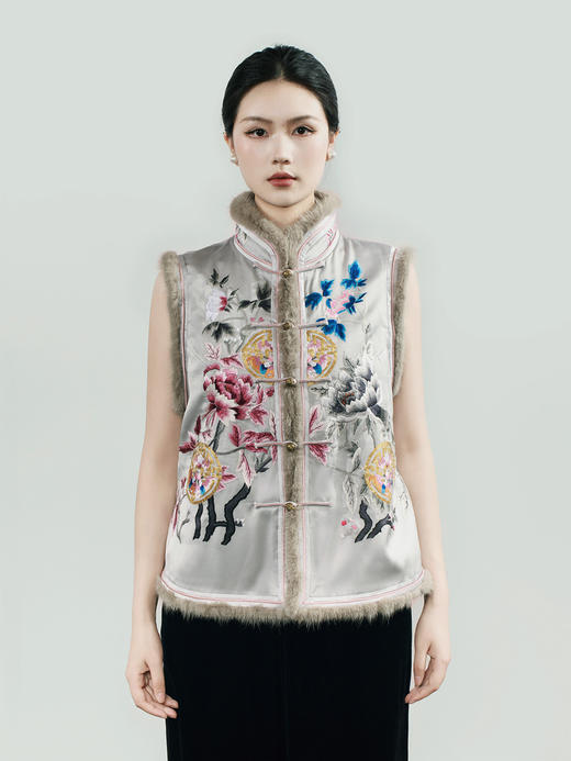 盛唐牡丹大师系列 | 富贵长寿貂毛手绣棉背心  (盛唐牡丹与非遗传承人王小潇联名系列) 商品图0