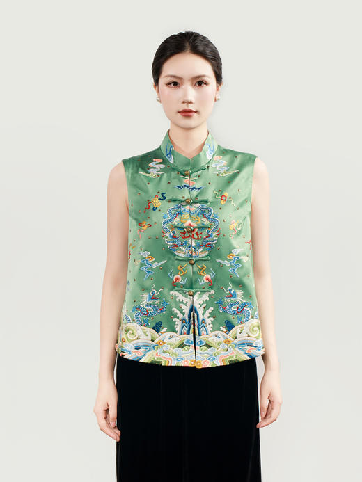 盛唐牡丹大师系列 | 宫廷绿真丝手绣铆钉戎装坎肩 (盛唐牡丹与非遗传承人王小潇联名系列) 商品图0