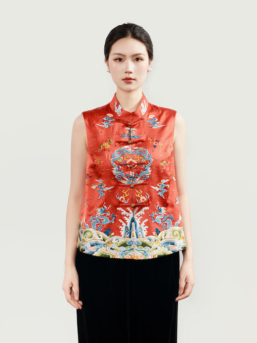 盛唐牡丹大师系列 | 宫廷红真丝手绣铆钉戎装坎肩 (盛唐牡丹与非遗传承人王小潇联名系列) 商品图6