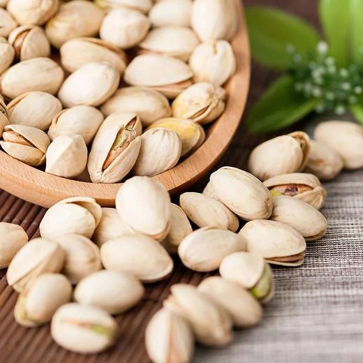 原味开心果270g，原料选用W240颗粒饱满大而均匀，自然原色，无漂白，低温烘培技术，用40°-90°烘培6-24小时烘干水份。 商品图2