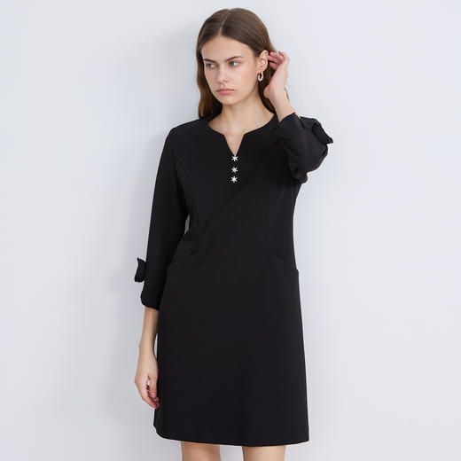 EITIE爱特爱早秋黑色V领袖口手工立体花连衣裙秋季新款C2507830 商品图1