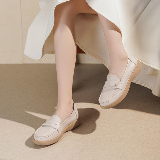 【秋季新款】西村名物2025年秋季新款厚底防滑粗跟软底舒适乐福鞋T25CM31471 商品图6