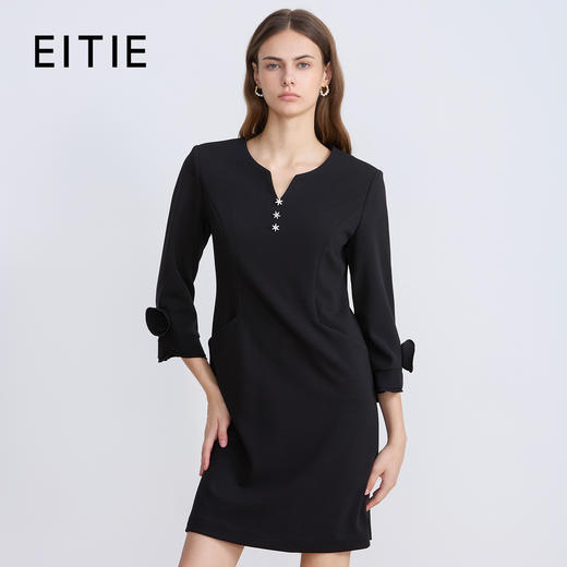 EITIE爱特爱早秋黑色V领袖口手工立体花连衣裙秋季新款C2507830 商品图0