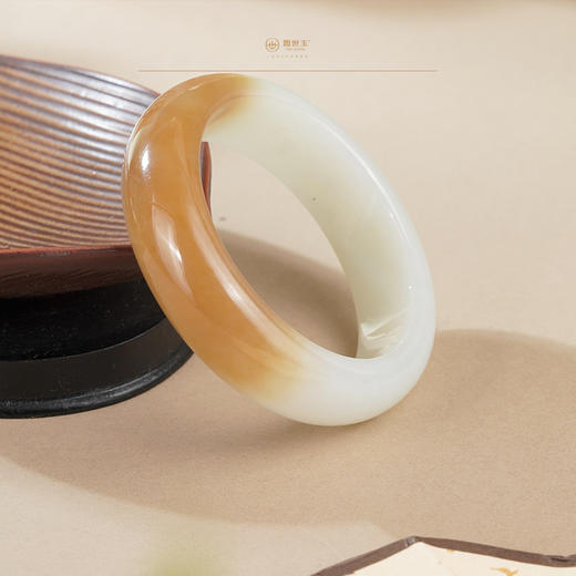 新疆国玉盟世玉【月浸糖脂】糖羊脂玉手镯圈口55.6【顺丰物流】 商品图3