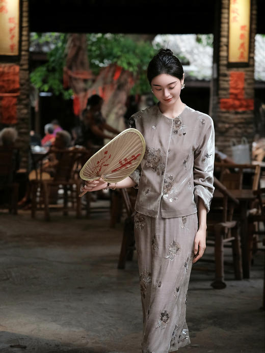 盛唐牡丹| 绍衣灰法式串珠丝绒外套 商品图0