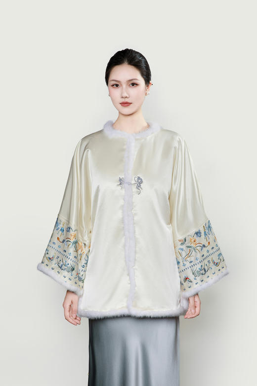 盛唐牡丹盛奢系列| 手绣金鱼荷花纹丝毛皮草夹薄棉外套-白色 商品图0