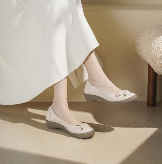 【秋季新款】西村名物2025年秋季新款厚底防滑坡跟软底舒适浅口单鞋妈妈鞋T25CE31481 商品图0