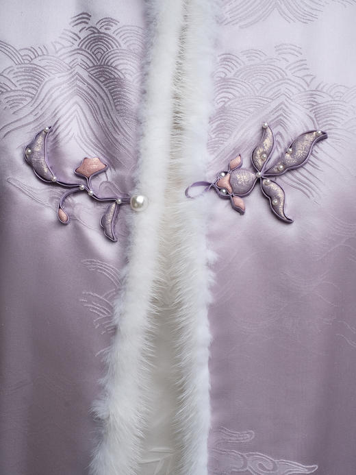 盛唐牡丹盛奢系列| 岩栖谷隐手绣福蝶真丝水貂夹棉外套 商品图3