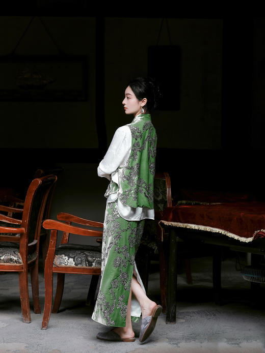 盛唐牡丹| 钉珠银松刺绣真丝丝绒马甲 商品图9