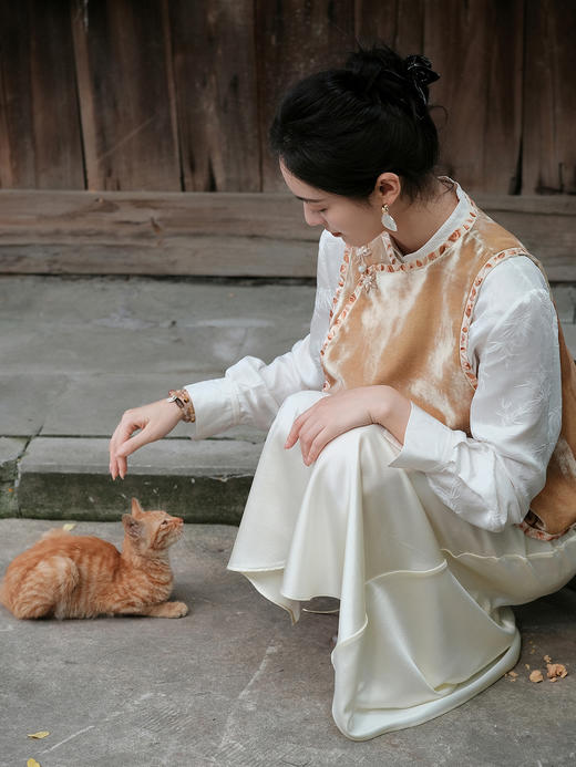 盛唐牡丹盛奢系列| 真丝丝绒手推绣偏襟马甲 商品图5