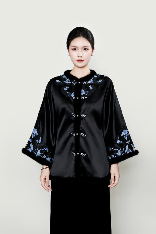 盛唐牡丹盛奢系列| 四合如意三蓝打籽绣水貂夹棉外套-黑色 商品图0
