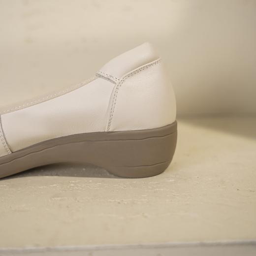 【秋季新款】西村名物2025年秋季新款厚底防滑坡跟软底舒适浅口单鞋妈妈鞋T25CE31481 商品图4