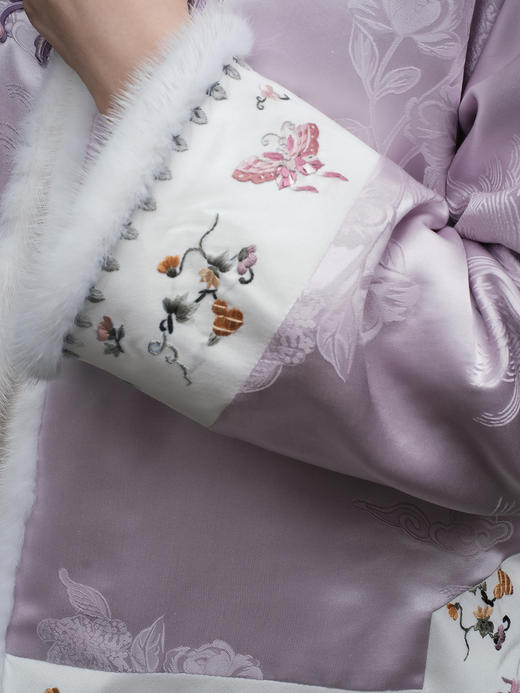 盛唐牡丹盛奢系列| 岩栖谷隐手绣福蝶真丝水貂夹棉外套 商品图2