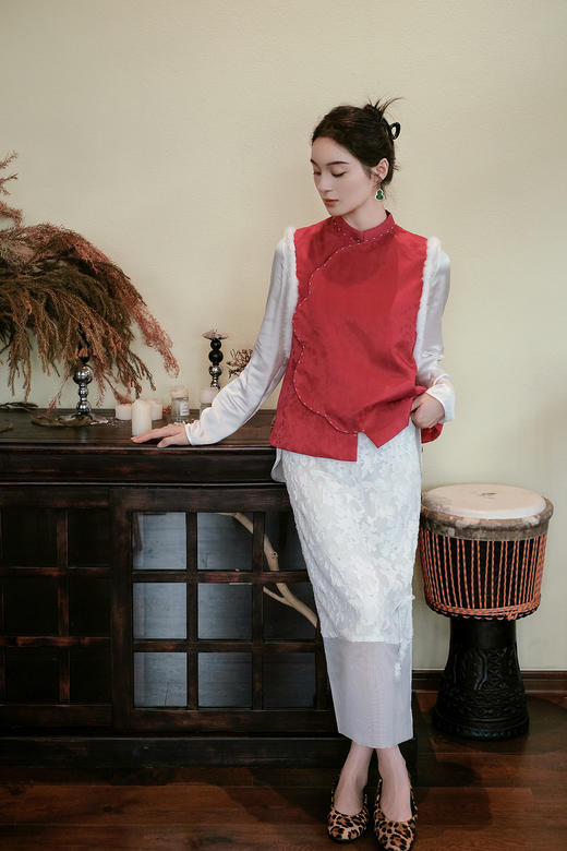 盛唐牡丹| 金鱼海藻纹真丝水貂棉马甲 商品图0