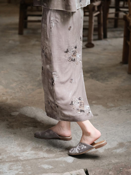 盛唐牡丹| 绍衣灰法式串珠丝绒半裙 商品图1