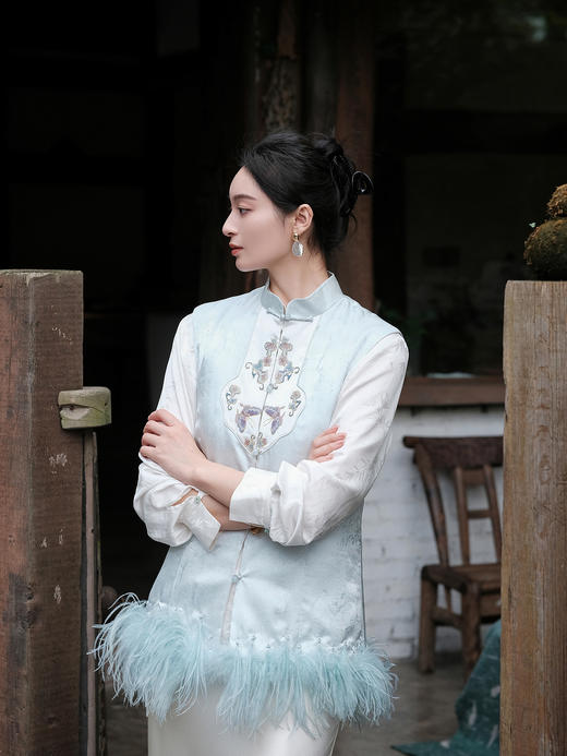 盛唐牡丹盛奢系列| 福禄林间真丝手绣鸵鸟毛夹棉马甲 商品图0