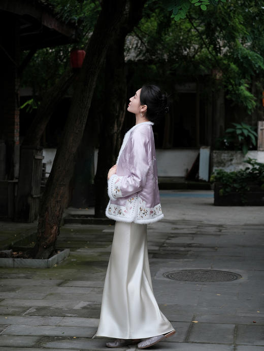 盛唐牡丹盛奢系列| 岩栖谷隐手绣福蝶真丝水貂夹棉外套 商品图5