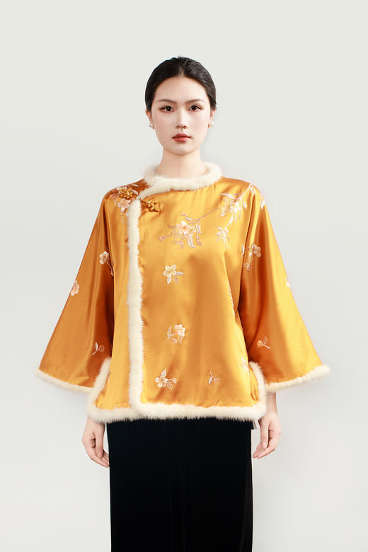 大师系列| 琥珀黄重缎真丝手绣桃花水貂棉外套 商品图0