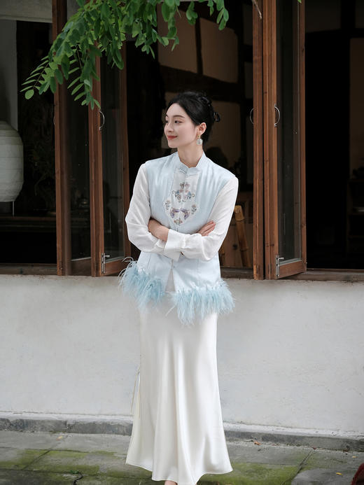 盛唐牡丹盛奢系列| 福禄林间真丝手绣鸵鸟毛夹棉马甲 商品图4