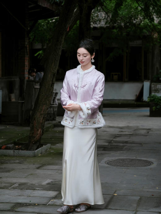 盛唐牡丹盛奢系列| 岩栖谷隐手绣福蝶真丝水貂夹棉外套 商品图6