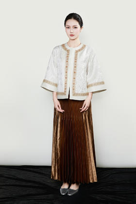 廷前观棠 | 金色百褶裙