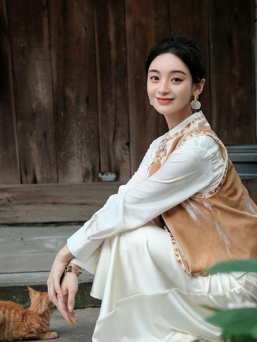 盛唐牡丹盛奢系列| 真丝丝绒手推绣偏襟马甲 商品图6