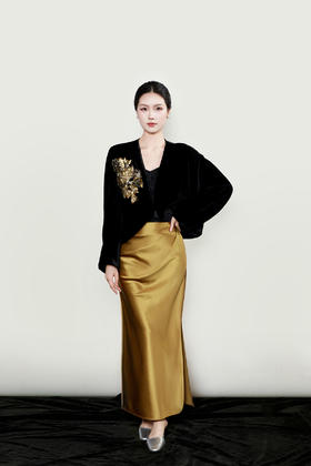 廷前观棠 | 金色抓褶半裙