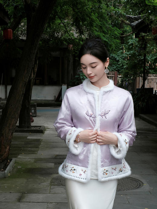 盛唐牡丹盛奢系列| 岩栖谷隐手绣福蝶真丝水貂夹棉外套 商品图8