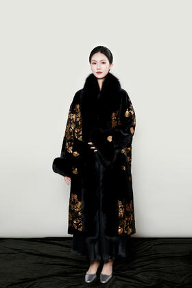 盛唐牡丹| 丝绒烫金狐狸毛夹棉外套(狐狸毛需梳子护理）