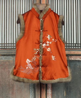 盛唐牡丹大师系列-卢梅红 | 赤韵重缎真丝水貂手绣棉马甲