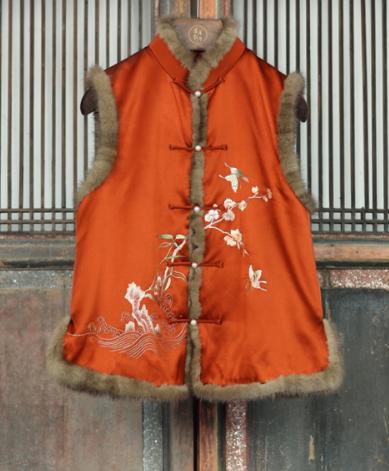 盛唐牡丹大师系列-卢梅红 | 赤韵重缎真丝水貂手绣棉马甲 商品图0