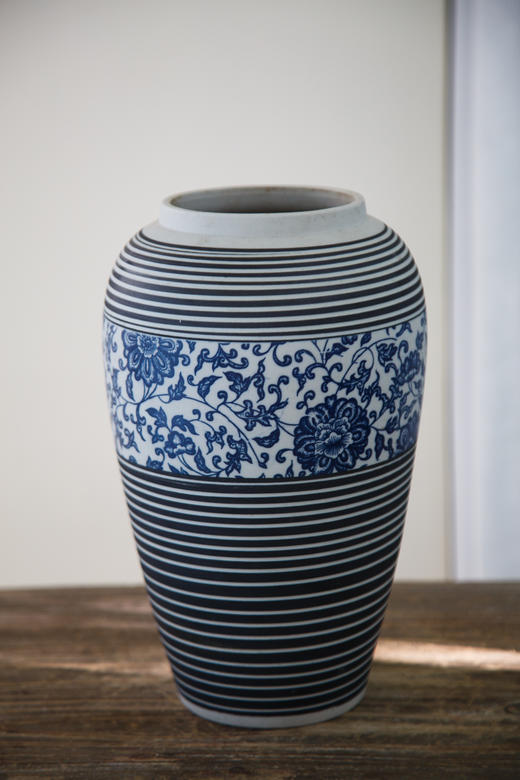 萝卜黑色陶艺花瓶（中） 商品图0