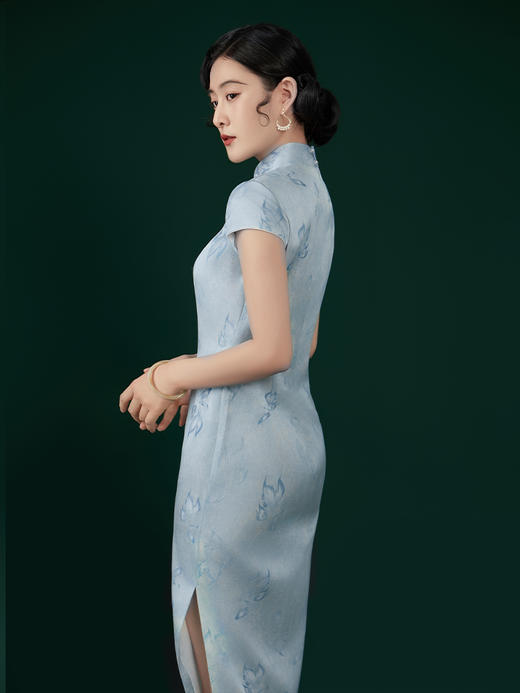 荷言HEYEN 问泉 桑蚕丝国风锦鲤印花旗袍手工金鱼盘扣高级定制 商品图3