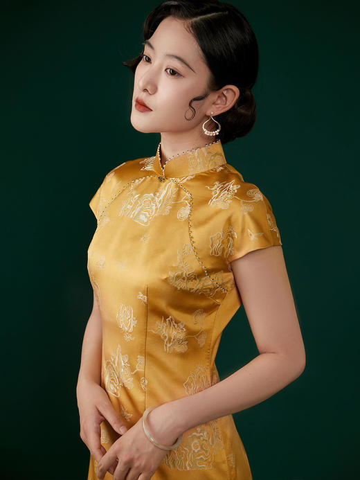 荷言HEYEN 楼台 花下君提花桑蚕丝金黄色旗袍手工钉珠装饰高级定制 商品图3
