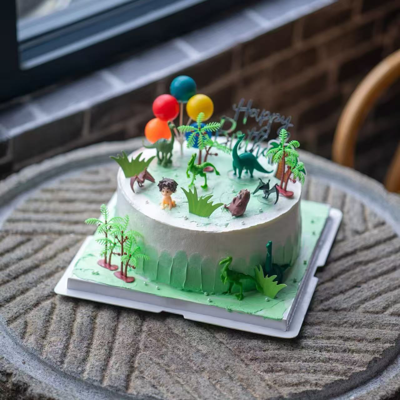 8寸动物园。乳脂奶油。芒果夹心