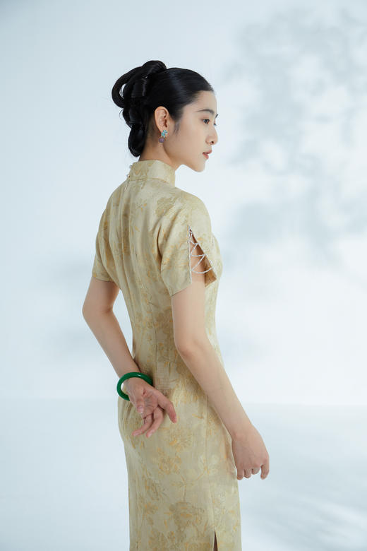 荷言HEYEN 晨幕 真丝羊毛提花黄色旗袍精致优雅袖口手工串珠高定系列 商品图4