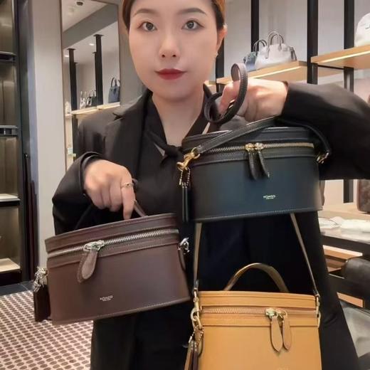 KC蔻家盒子包，今年的爆款.. 数量贼少..你值得拥有.. 商品图0